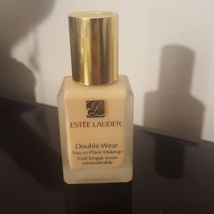 Estee Lauder Foundation 2N1 Desert Beige